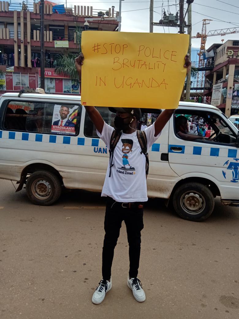 Hijabie12's tweet photo. It doesn't cost you anything to retweet 
#StopPolicebruitalityinUganda https://t.co/fRuaokSSNA