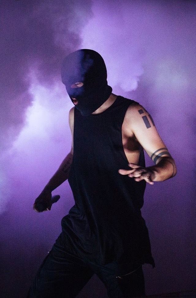 clikkiescrave's tweet photo. A thread of voting for AMAs today rt them all!!!! 

I’m voting for twenty one pilots for Favorite Artist – Alternative Rock at the #AMAs. https://t.co/zK9oEzEJOd