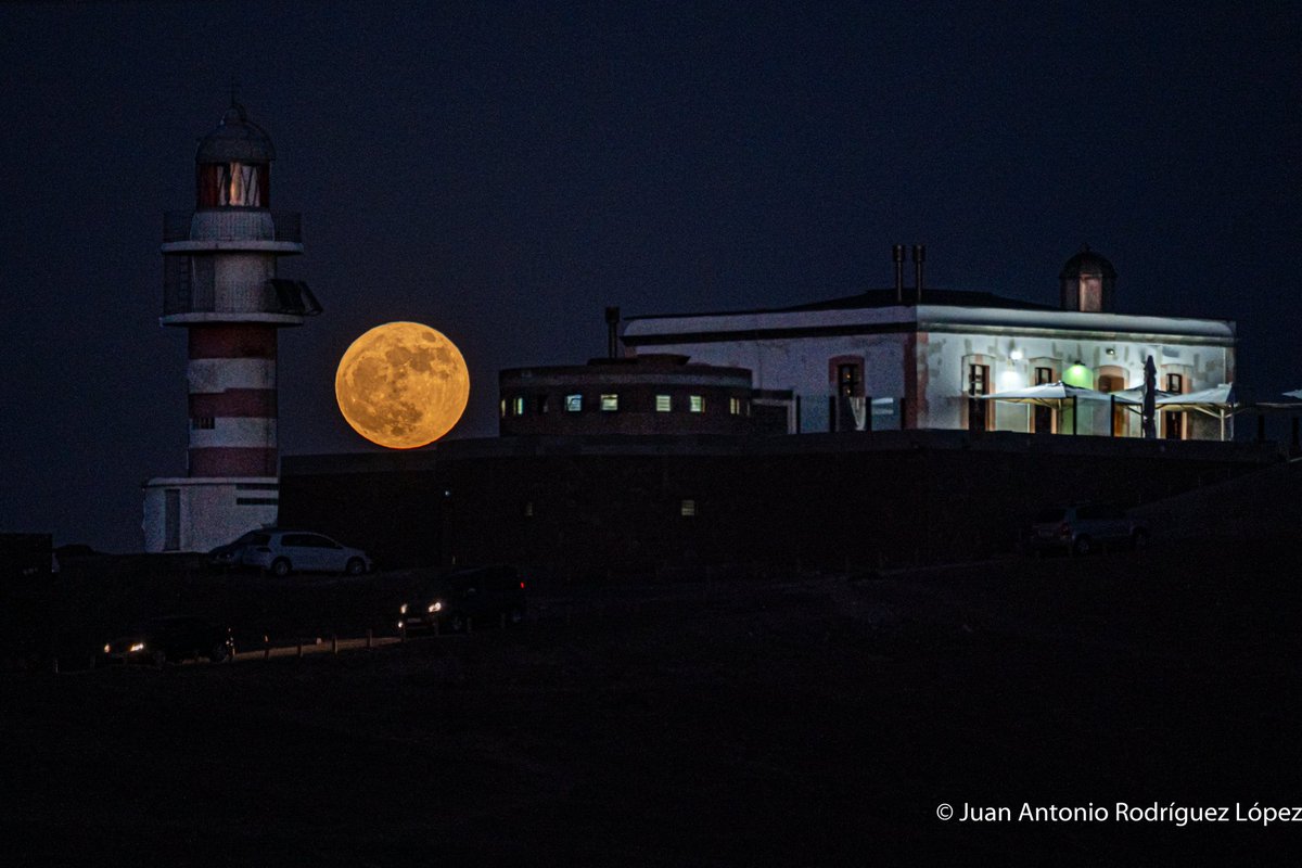 jjarolo's tweet photo. #grancanaria #luna #farodearinaga https://t.co/Rm5pjtQMxV