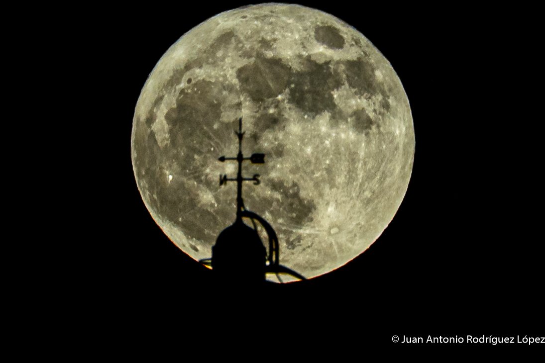 jjarolo's tweet photo. #grancanaria #luna #farodearinaga https://t.co/Rm5pjtQMxV