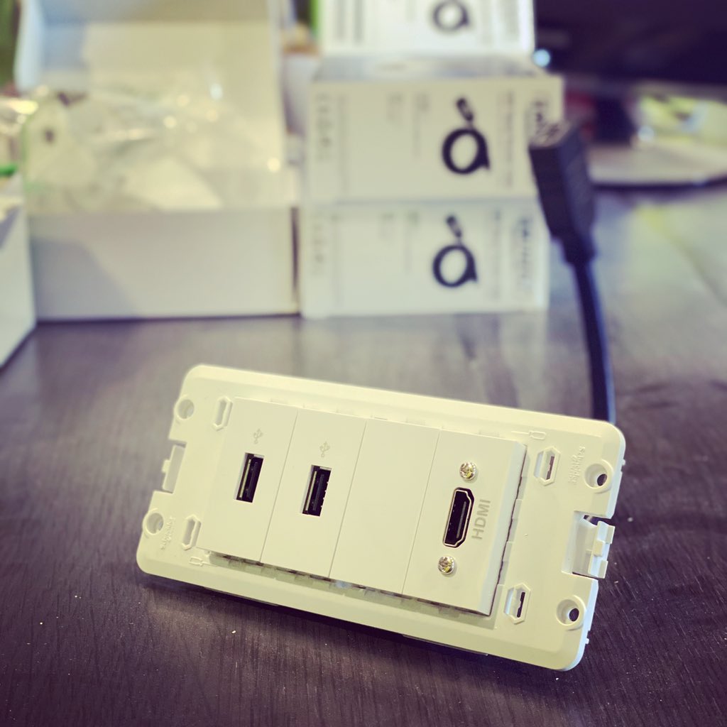 alfasel_ie's tweet photo. #buenastardes hoy prolongamos las conexiones de un sistema de #CCTV  #schneiderelectric #newunica #usb #hdmi #soluciones https://t.co/ZbcM1W4YWt