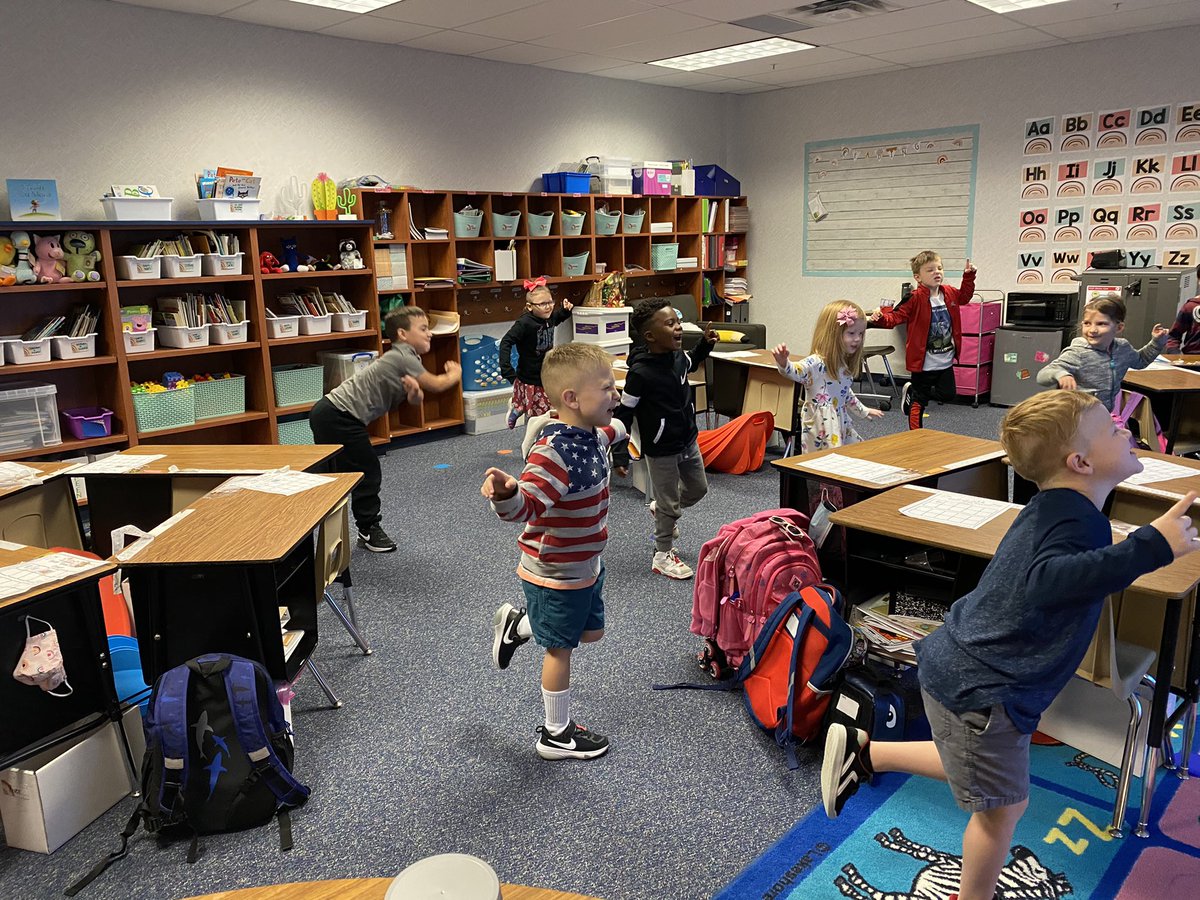 MrsMillerBoyd's tweet photo. On Wednesday’s we start our morning with YOGA! We love @CosmicKidsYoga 💛🤪 @BoydBlackhawks https://t.co/eEU9nfFiLe