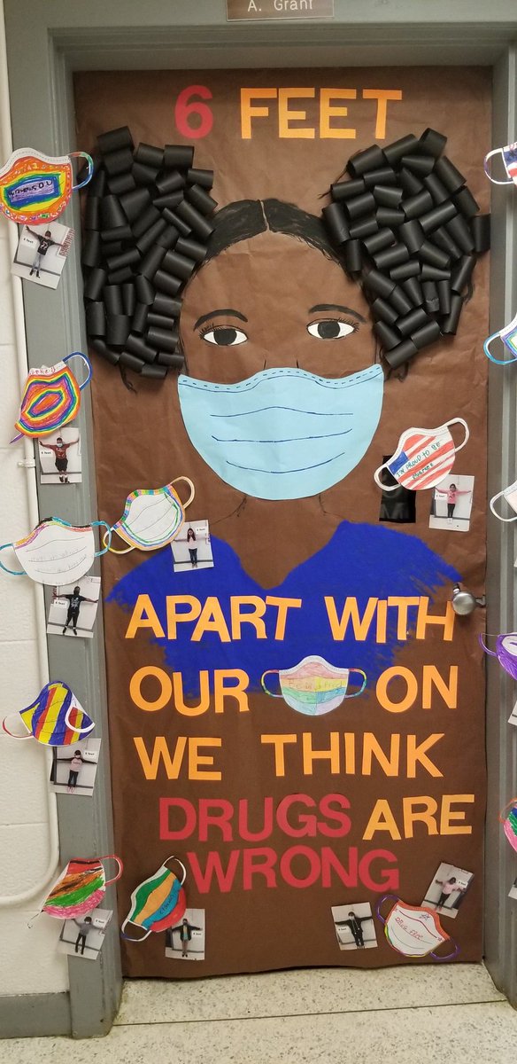 Ms. Grants 3rd graders practice Covid safety protocols as well as how to stay Drug Free! Absolutely love this door display!  #onslowdlt #drugfree #covidprotocol