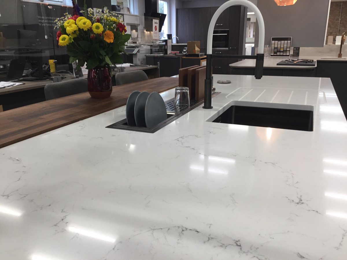 How about this absolutely stunning material for your worksurface , it is a very clean white with some strong veins and some subtle veining that flows beautifully #carraramisterio #quartz #unistone #GKS #quartzworktop #veinedquartz #kitchendesigners