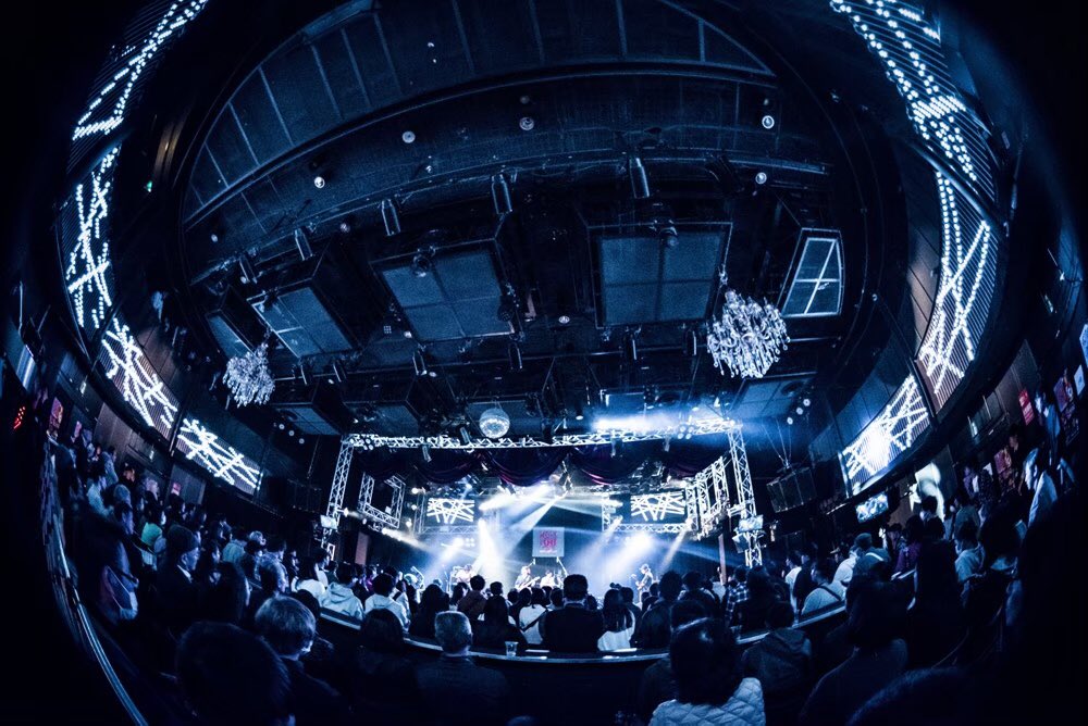 mzmr_'s tweet photo. 肝心な時に選ばれないのが常の人生で、昨年の受賞にどれだけ救われただろう。
道を繋いでくれた人達に恩返しできる一年にしたかったなぁと言う想いは滲みますが、今は今できる事を頑張ります。
そしてタツマ、誕生日おめでとう。
photo by @bashico_photo
#otwocurrent
#HOTLINE2019 https://t.co/gFMg0MMzZi