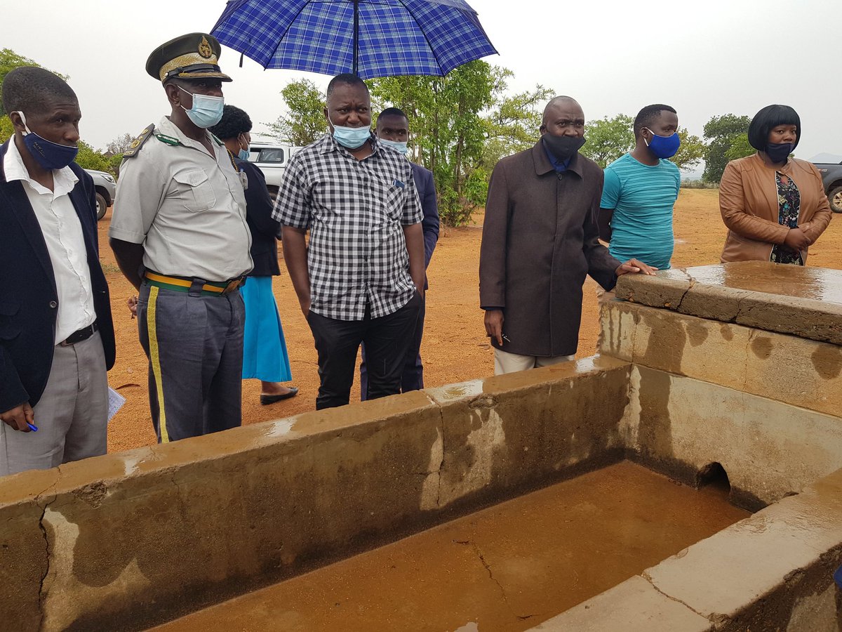 MasvingoDF's tweet photo. Msvngo Chivi Chombwe pipline water scheme: The New Dispensation Devolution Funds being channelled 2wards ensuring access 2 clean water n sanitation #SDG6, Ensuring food security by reviving irrigation schemes in Chivi North and Central #SDG2.Chivi Council Chairman Mr Mukungunugwa https://t.co/AFdtEft64V