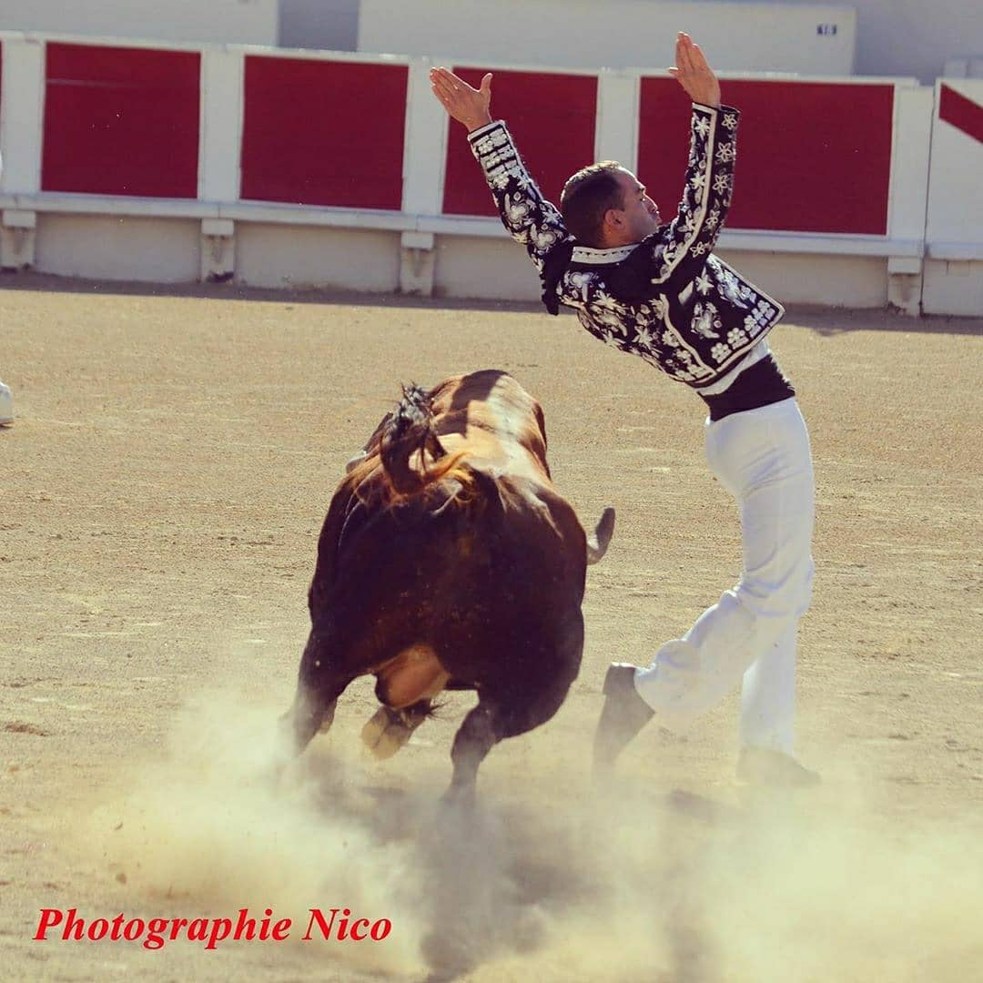 📸 Béziers 2020 vu par Nicolas Lottin #BAPTISTEBORDES @ganaderiamarge <a href="/ArenesBeziers/">News Arènes Béziers</a>  
Reposted from <a href="/Datilelbayo/">Baptiste Bordes</a>