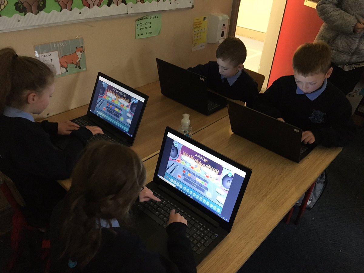 PPSNewbridge's tweet photo. 2nd Class are working hard learning how to type #DanceMatTyping #pps 🤓 https://t.co/tE68KVlee0