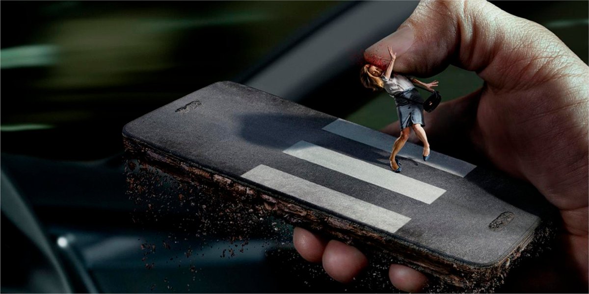 La simple acción de mirar el celular mientras manejas, puede ocasionar una gran tragedia.
Al conducir "conéctate a la vía"... no a tu celular. https://t.co/JEYFqESSDS