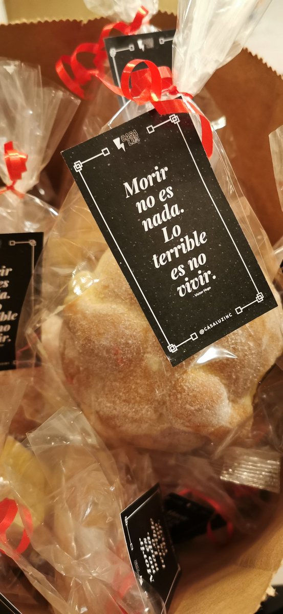 casaluzinc's tweet photo. Gracias a todos por acompañarnos en la última función del 2020 de @QueNoSeCulpe y por compartir un #PandeMuerto con nosotros. https://t.co/uIs4G8m4GW