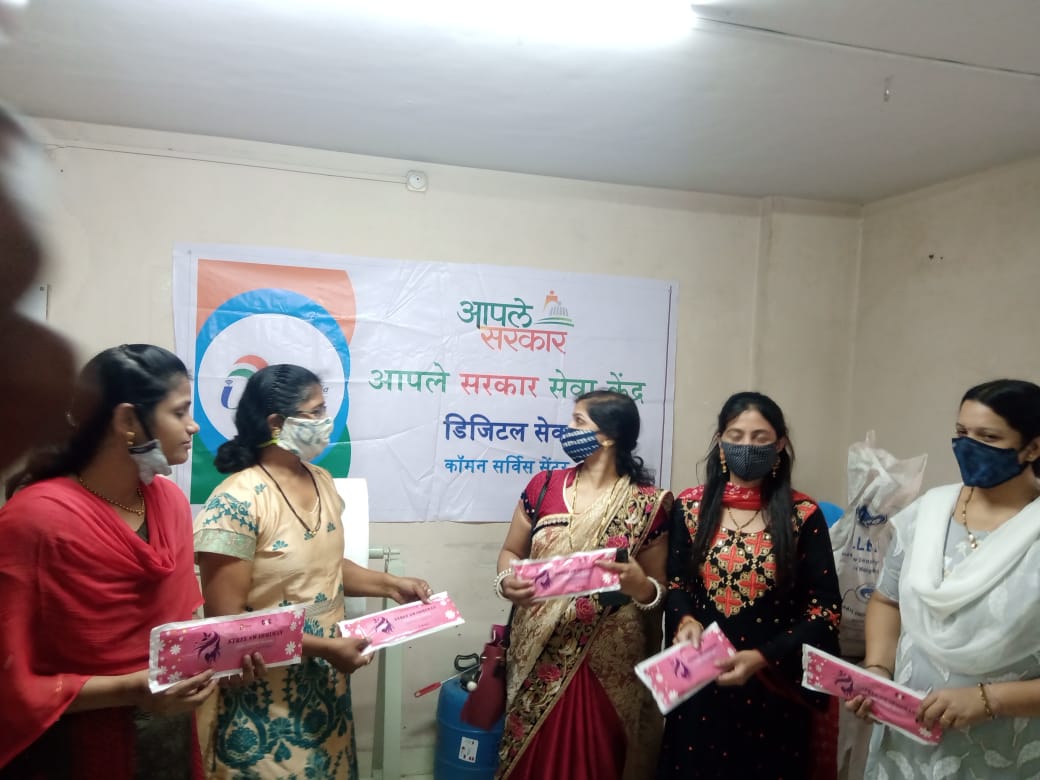 SnehalChutke's tweet photo. Ah! What a joyful, informative and practical training for Sanitary Napkin manufacturing under #Streeswabhiman at my ASSK CSC Narhe Pune today. Thanks are due to @stree_swabhiman @CSCMaharashtra @dintya15 @CSCegov_ @PMOIndia @smritiirani @CscvlePune #womenempowerment https://t.co/RGFdr8wWmB