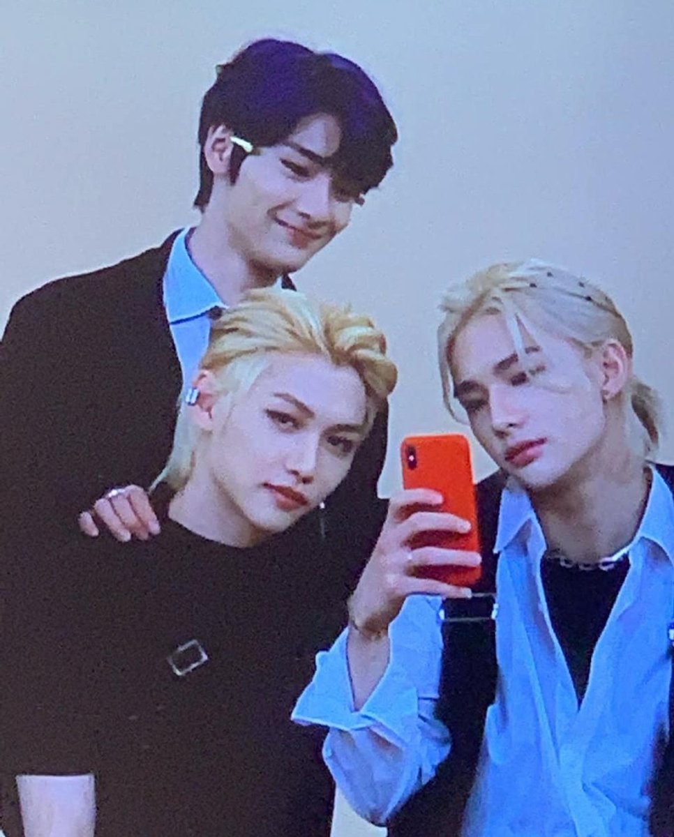 HyunjinBrazil's tweet photo. [#INSTA 👑🦙 04.11.20] Atualização de Hyunjin com I.N e Felix.

"Pintei meu cabelo hoje
#straykids #Lovestay #Fotografando #ACamera #QueEstá #Me #Fotografando"

🔗 https://t.co/Pb4PrtSqoN

#StrayKids #황현진 #스트레이키즈 #HwangHyunjin #Hyunjin @Stray_Kids https://t.co/c2BzxSTDj6