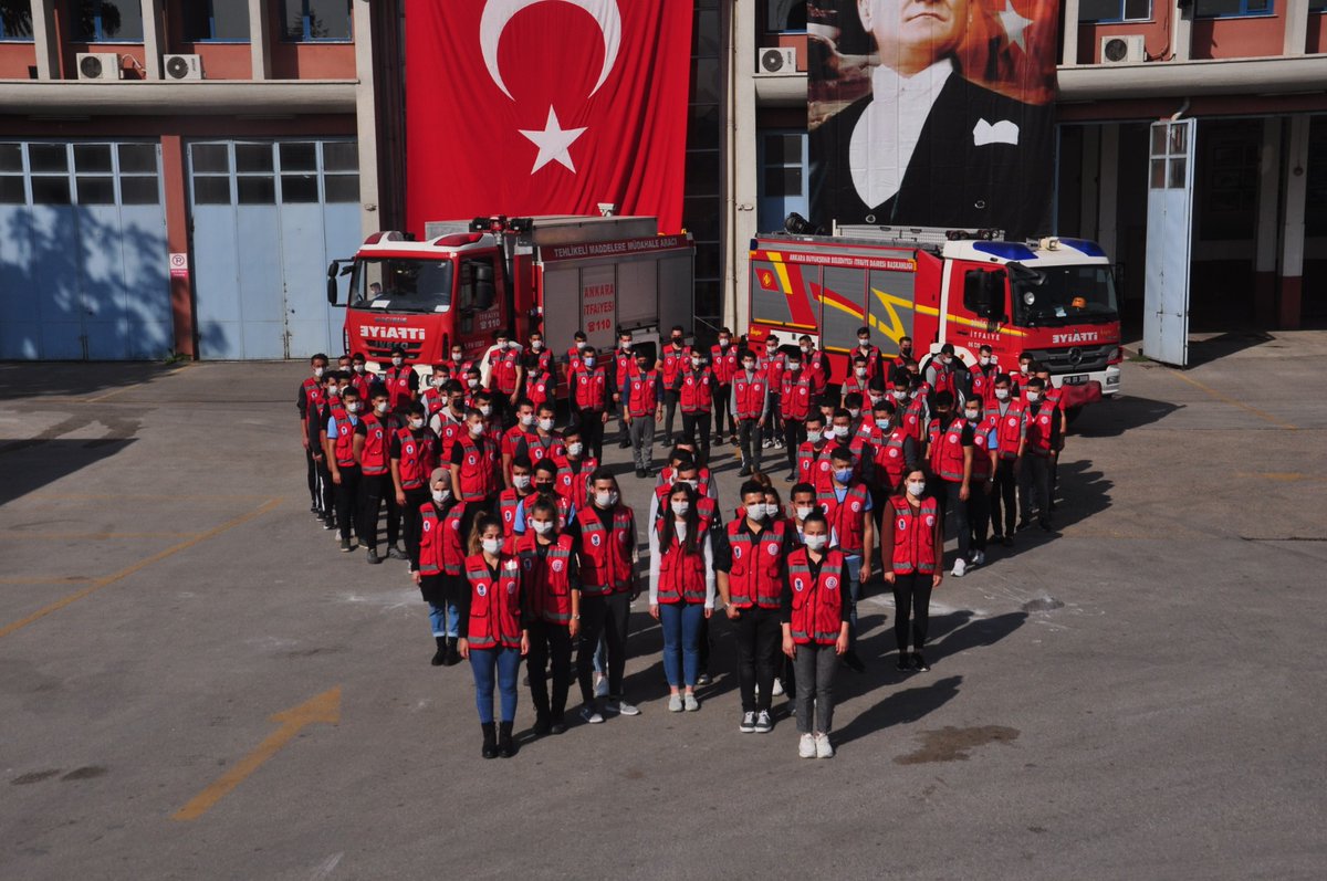 #destekolunmeslekolalım Bizler 7/24 her daim göreve hazır bir ekibiz.Dogal afetlerde yangınlarda kazalarda her zaman göreve hazırız Bizlerin sesine daha ne kadar kulak asacaksınız!!