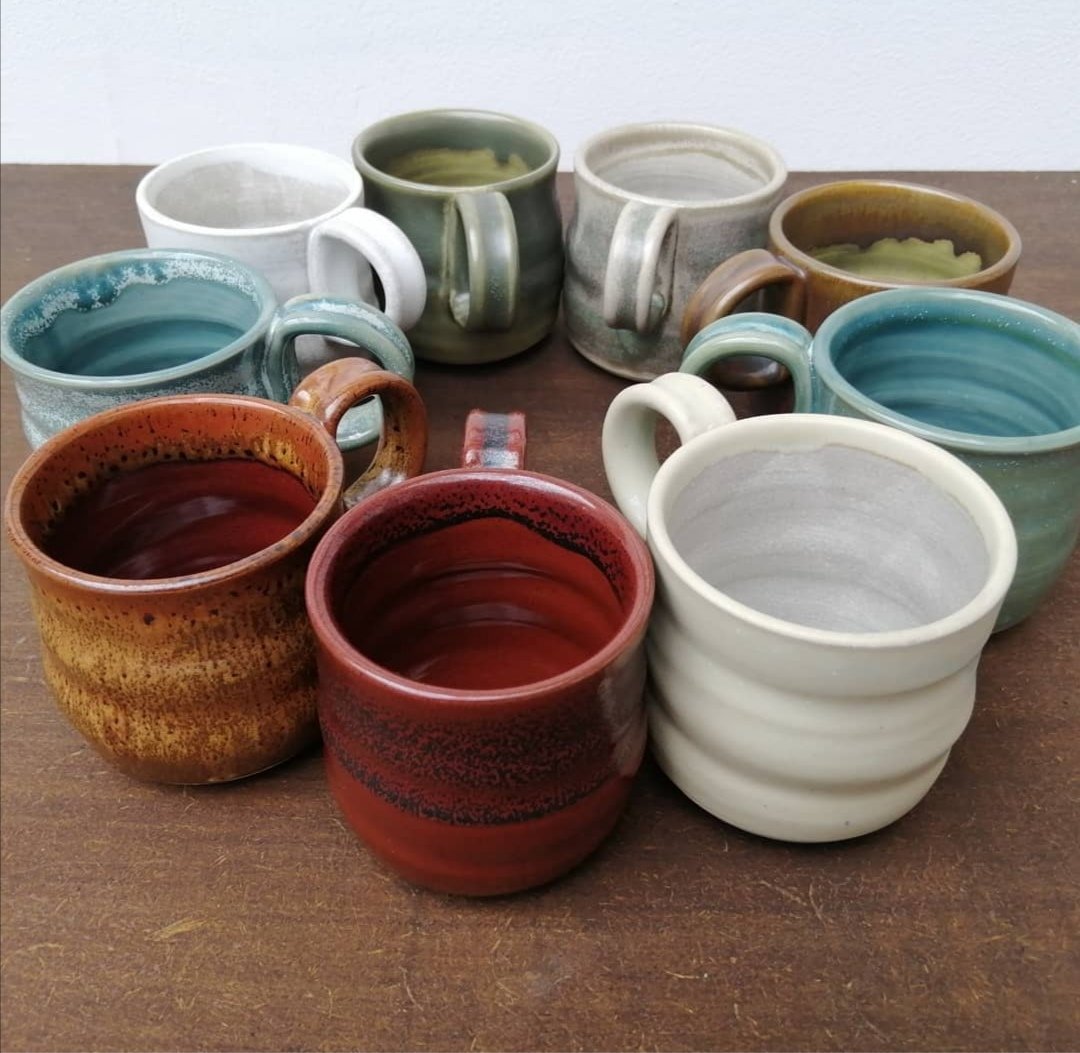 Seesaw_crea's tweet photo. Pour #Noël, en cette période difficile, je vous invite à soutenir l'artisanat local =). Pourquoi pas commander une tasse, un bol ou même du 100% sur mesure (couleur, forme..) à @PierreOpotier, artisan céramiste. Merci☺️
#COVID__19 #confinement2 #art #artisans #ceramique #poterie https://t.co/hK1xiquvY1