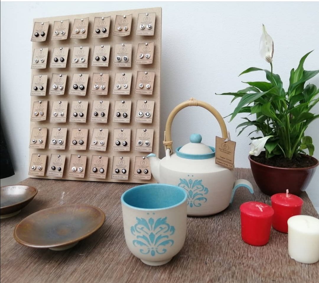 Seesaw_crea's tweet photo. Pour #Noël, en cette période difficile, je vous invite à soutenir l'artisanat local =). Pourquoi pas commander une tasse, un bol ou même du 100% sur mesure (couleur, forme..) à @PierreOpotier, artisan céramiste. Merci☺️
#COVID__19 #confinement2 #art #artisans #ceramique #poterie https://t.co/hK1xiquvY1