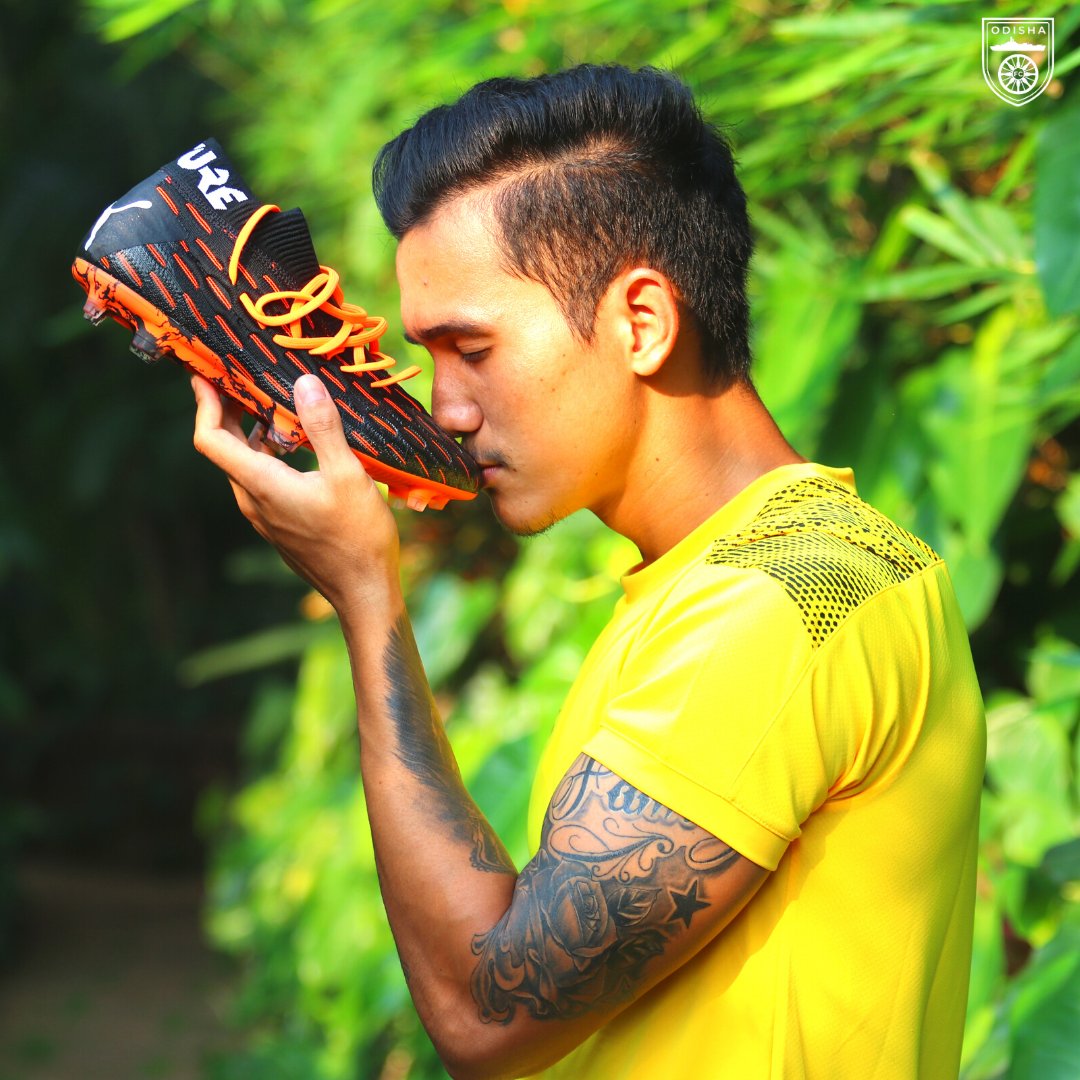 OdishaFC's tweet photo. Our midfield engine is gearing up for the upcoming season in style. Thanks to @pumafootball he's definitely one for "THE FUTURE". ⚡💯

#OdishaFC #AmaTeamAmaGame #VR16 https://t.co/j0sjQfOaWz