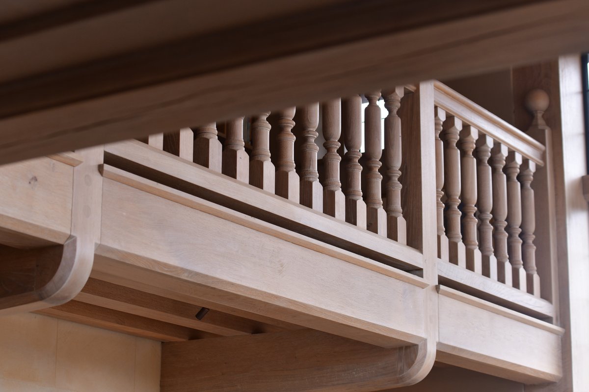 MandevilleWood's tweet photo. A couple of pictures of the joinery we provided for an extensive renovation last year. Proud parents here! #bespokejoinery #joinery #oak #oakscreen https://t.co/U8EyaxRxSS