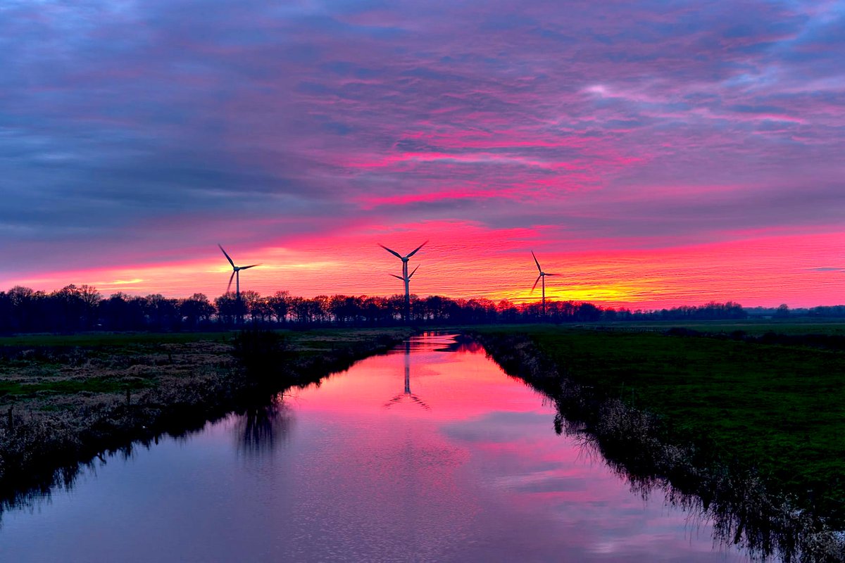 NEWS: <a href="/InnoEnergyEU/">InnoEnergy</a> launches the European Green Hydrogen Acceleration Centre to support projects &amp; innovations helping Europe hit its climate neutrality target faster

bit.ly/3oWTb2Y #energy #Europe #energytransition <a href="/Breakthrough/">Breakthrough Energy</a> #billgates #climateneutrality #deeptech