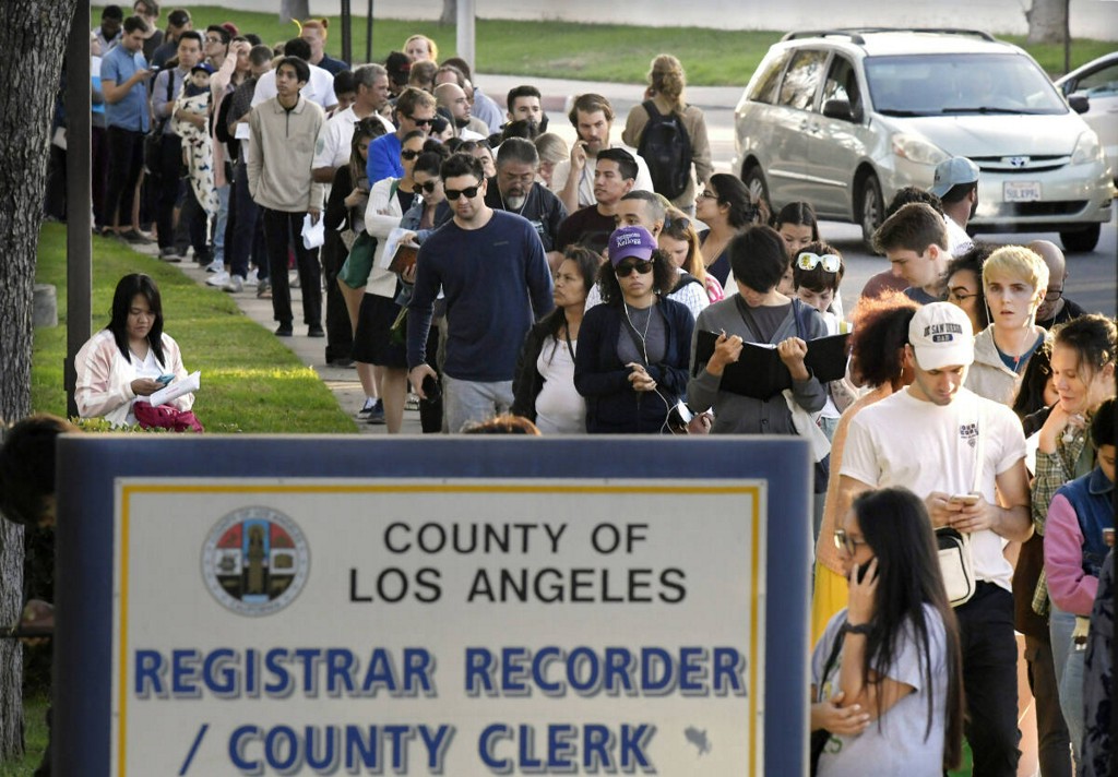 NorthBayNews's tweet photo. California passes Proposition 17 allowing felons on parole to vote https://t.co/9fpBXLwMQ3 https://t.co/Ff3B8NcZV0