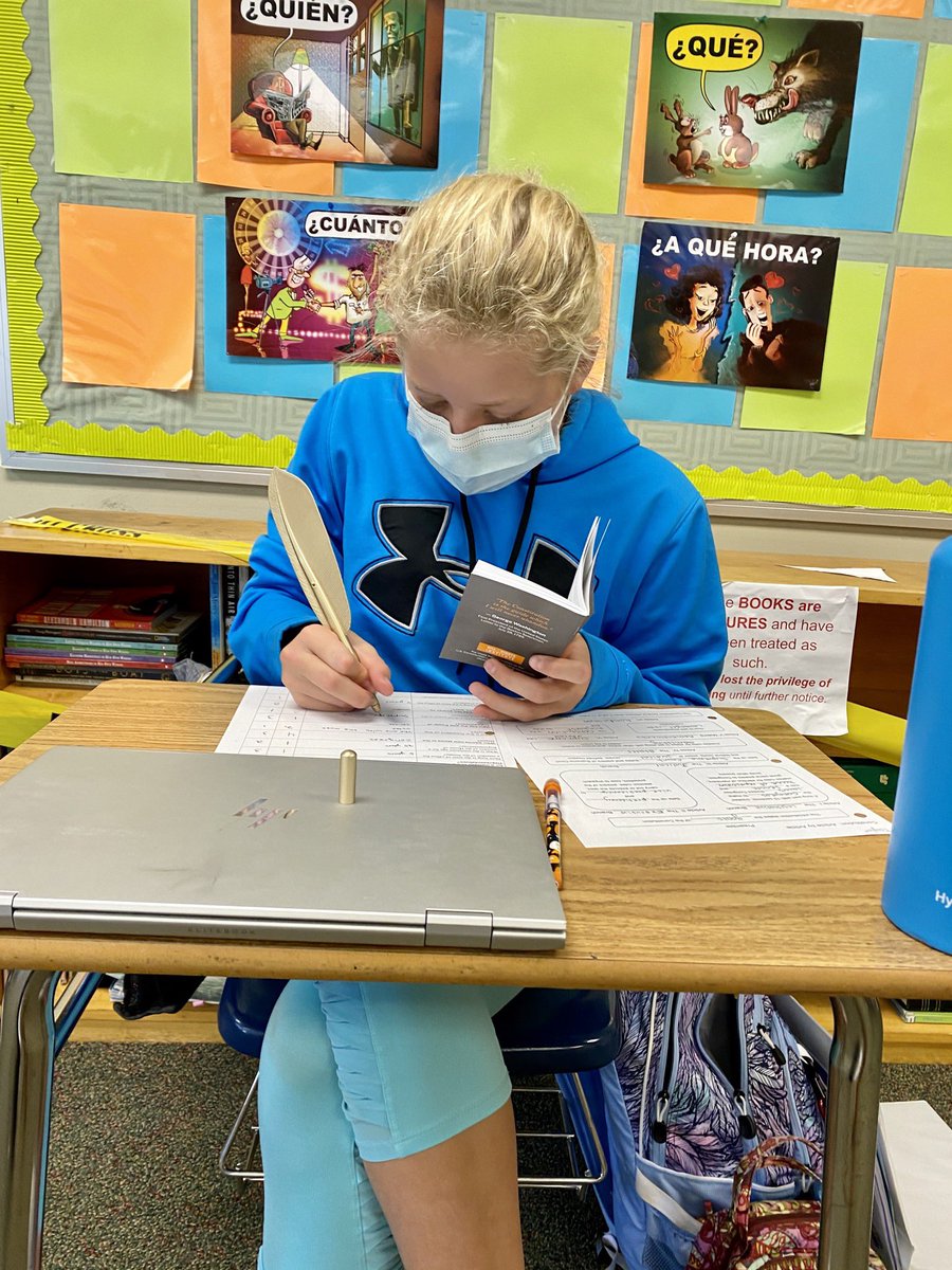 CltPrepGrade7's tweet photo. 7th graders using their pocket constitutions from the @BRInstitute (and feather pens, of course!) to complete a scavenger hunt through the articles and sections of the Constitution. #OnePrep #CharlottePrepSocialStudies #CharlottePrepMiddleSchool https://t.co/GZkpaGV5Q8