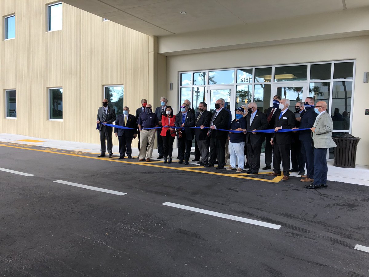 KeiserU's tweet photo. Weβre officially welcoming #KeiserSeahawks into their new home right now. Check out our newest building, the four-story #LakesideResidenceHall at #KeiserUniversityβs flagship campus in #WestPalmBeach. Click to get your virtual tour. https://t.co/hQpIeKmHjG https://t.co/lUrPeUpWkL