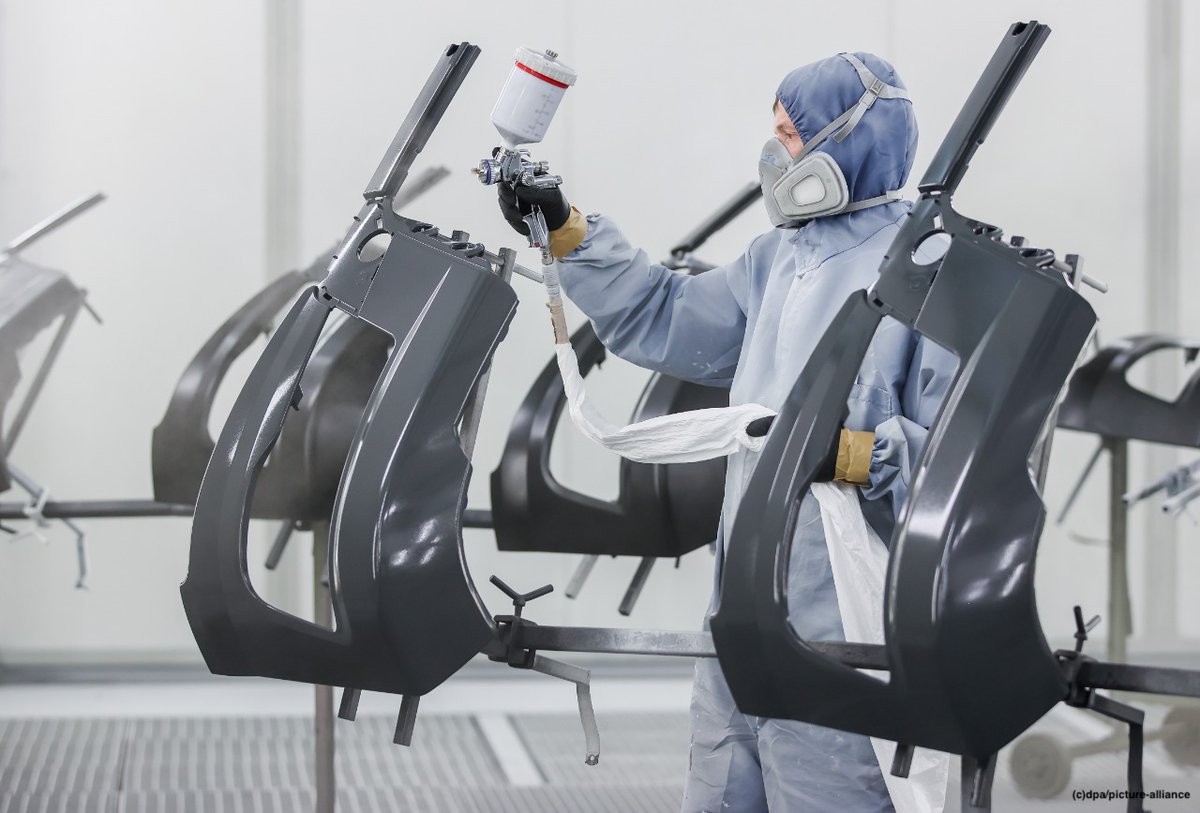 AlemaniaDiplo's tweet photo. 🇩🇪 Alemania ayudará a fabricantes automovilísticos poniendo a disposición un paquete multimillonario de 2.000 M€ hasta el 2024. 

📢 El programa: 

 ✅ acelerará la transformación
 ✅ fortalecerá la capacidad de innovación
 ✅ fomentará el uso de datos https://t.co/mcOkMdpRFR