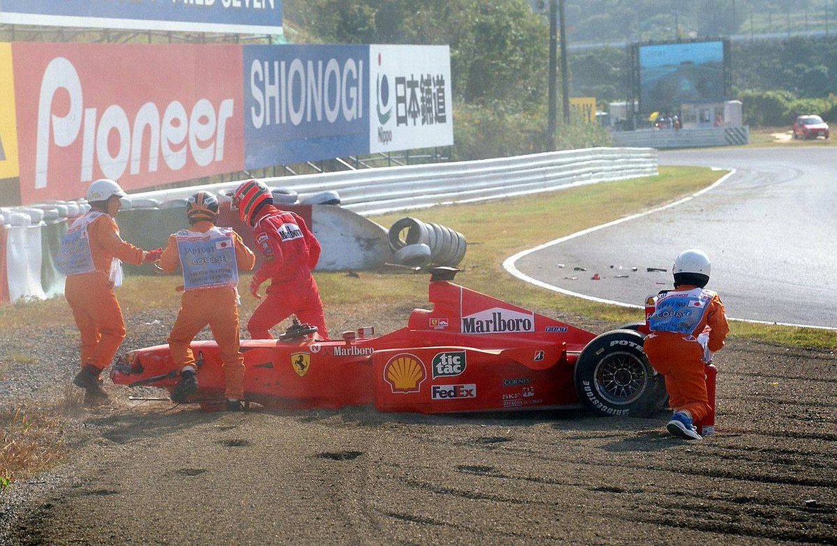 velocialta's tweet photo. Eddie Irvine destruindo sua Ferrari F399 durante os treinos para o GP do Japão de 1999.

Inscreva-se: https://t.co/Aybimk0OtM

#F1 #Japao #Irvine #Ferrari #F399 https://t.co/LdWkSxd3qi