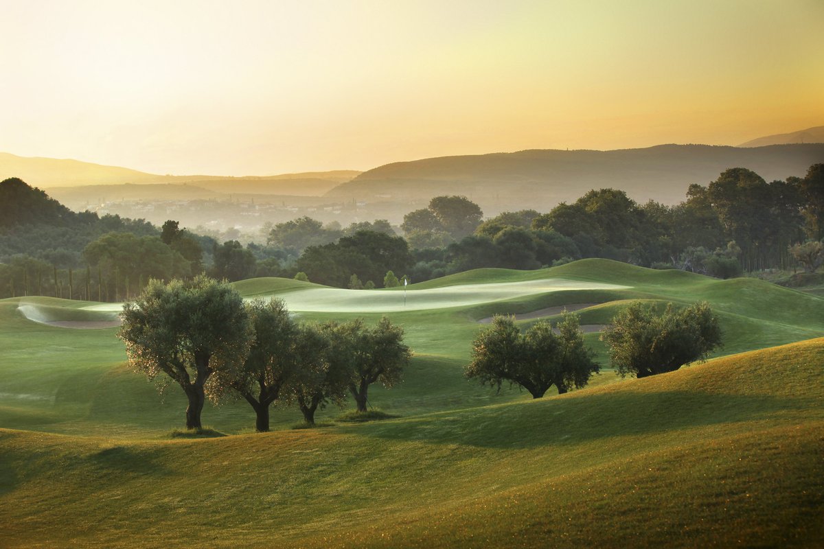 Messiniaproam's tweet photo. As you move further inland in the Dunes Course, it reflects a more typically Greek landscape of olive and citrus groves.

#costanavarinogolf
#costanavarino
#TheDunesCourse
#bepartofourstory
#golf #golfers #golfing https://t.co/dPkOVBOguB