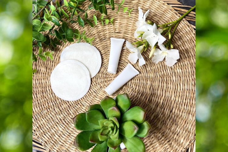 monvanityideal's tweet photo. #BilanTest Si vous pouvez vous armer de la meilleure #crème #antirides, vous ne pouvez en revanche pas lutter contre la pollution. la marque #Purally a mis au point un soin unique #nettoyant et dépolluant : Découvrez ce que nos lectrices en ont pensé ✨ https://t.co/92tX7Yoh6H https://t.co/ZT32la63Eq