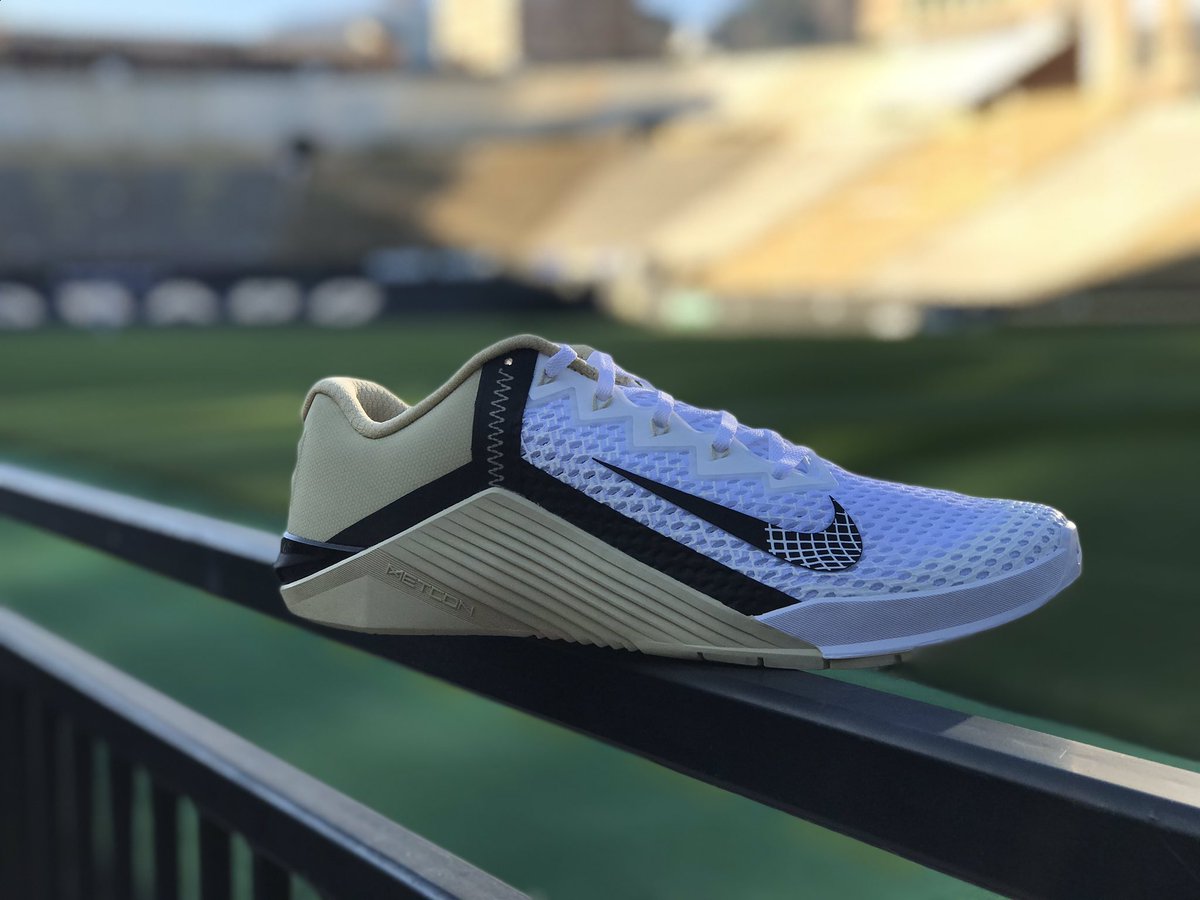 CUBuffsFBEqip's tweet photo. First edition team travel shoes about the leave the EQ Swagg Lab!!! #s2s #openingweekend #letsgrind #swooshlife #metcons #beatUCLA https://t.co/ZH2xTLFryO
