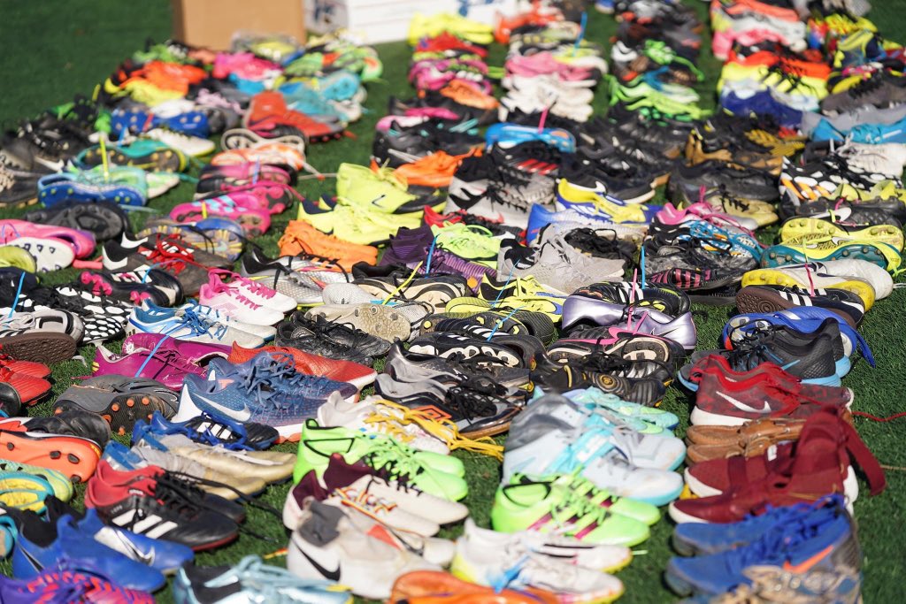 loudounsc's tweet photo. 300+ pairs of cleats, 100+ soccer balls, 1,000+ uniforms and dozens of shinguards, socks, bags and other equipment. All going to the kids who need it! โฝ๏ธโฅ๏ธ
WELL DONE, LOUDOUN ๐ thank you to all who donated!
#RepTheRed #LevelThePlayingField #PUSHAcademy https://t.co/Xl0fyqeil1