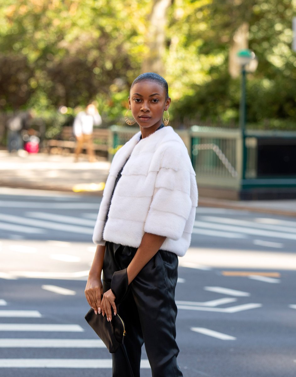 pologeorgis's tweet image. White out - on trend for Fall
Classic shape amped up in white mink 

Check out the Ieva jacket at pologeorgis.com
.
.
.
.
#trendfall #sophisticated #dinnerjacket #fashiontrend #pologeorgis