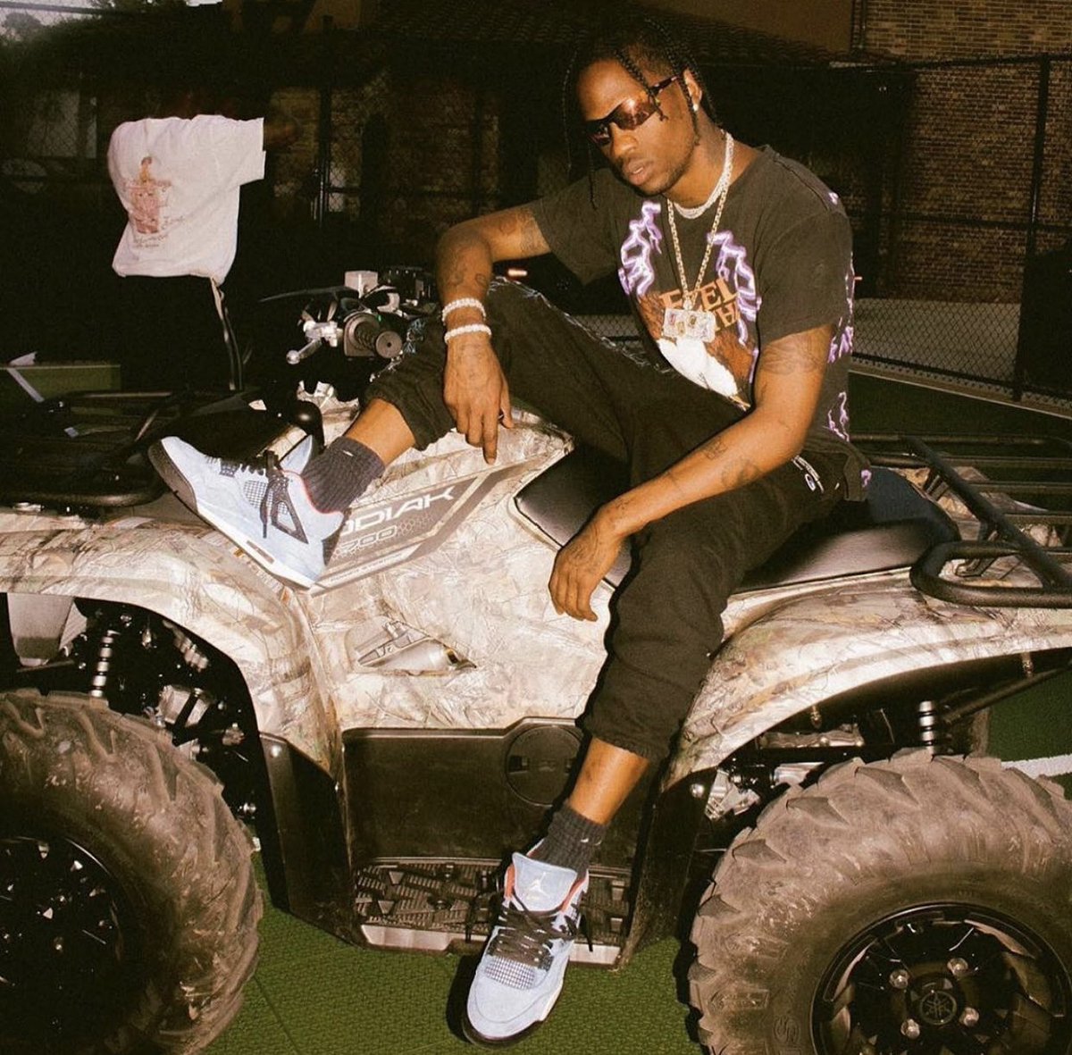 KLEKTofficial's tweet photo. There's no denying that Travis Scott π΅ is one of the most famous sneakerheads on the planet. Which is your favourite Travis Scott sneaker moment? π΅ Let us know your favourite! #travisscott #cactusjack #nike #klekt #klektsneakers #teamklekt #klektstreetwear https://t.co/9t8RttgDsT