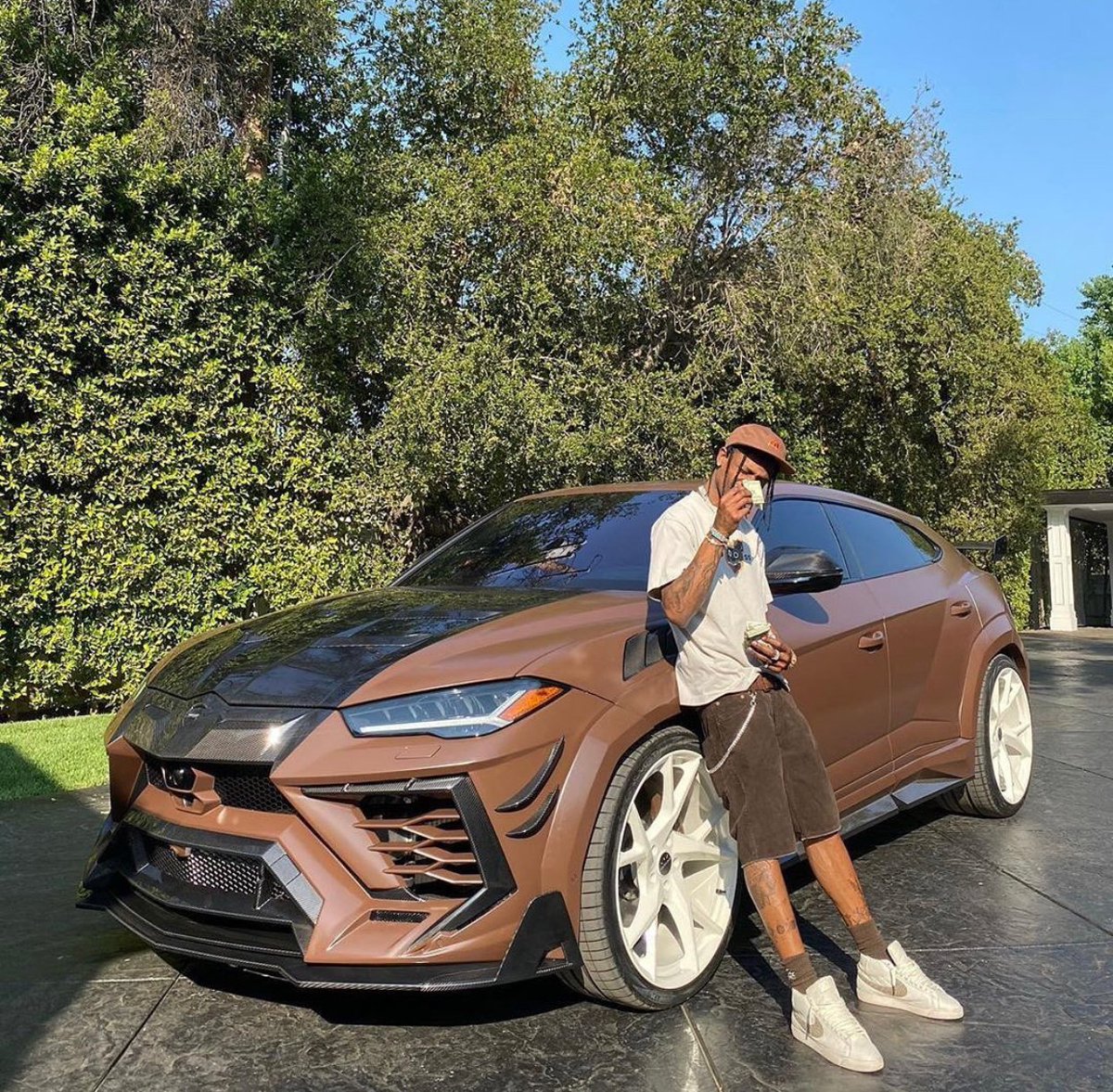 KLEKTofficial's tweet photo. There's no denying that Travis Scott π΅ is one of the most famous sneakerheads on the planet. Which is your favourite Travis Scott sneaker moment? π΅ Let us know your favourite! #travisscott #cactusjack #nike #klekt #klektsneakers #teamklekt #klektstreetwear https://t.co/9t8RttgDsT