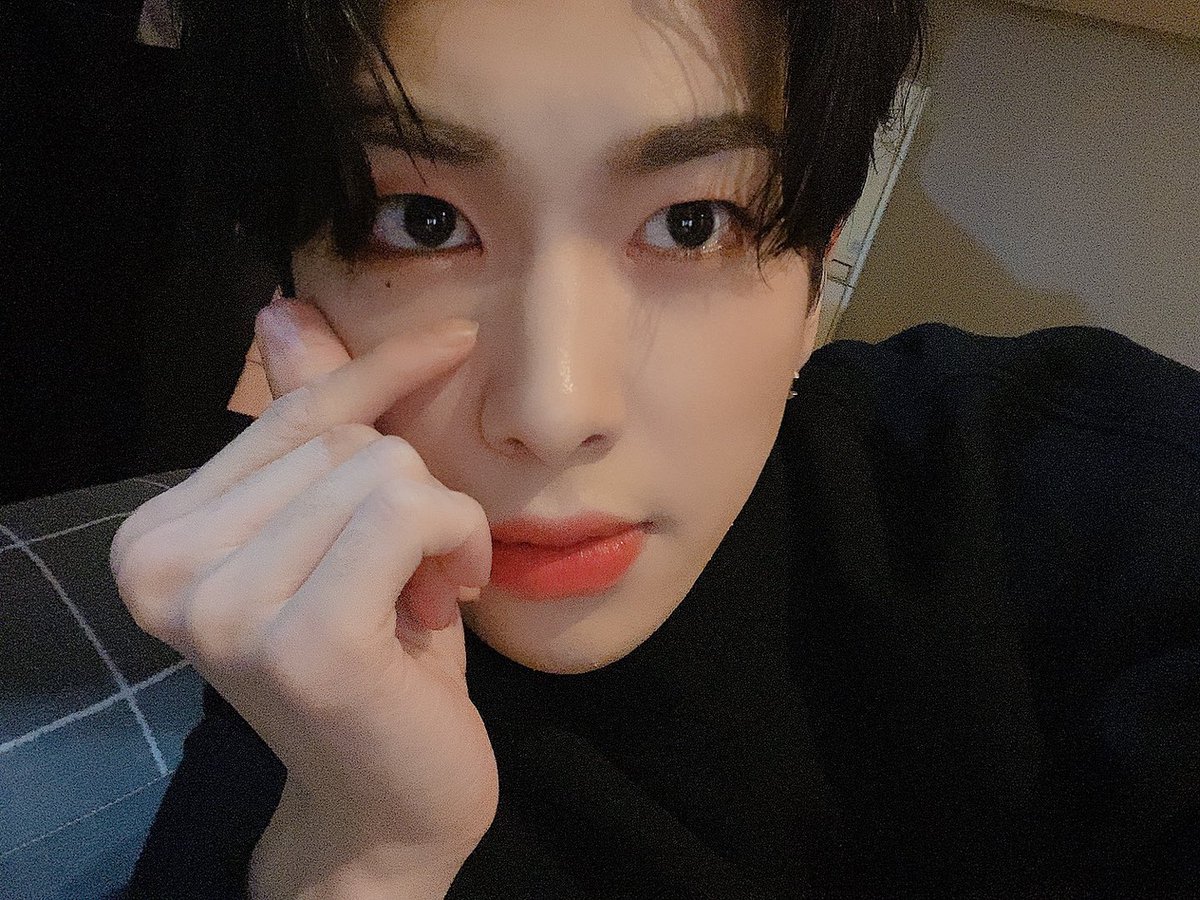 UP10TION's tweet photo. 💛 #샤오 #xiao https://t.co/kG6jUWtxca