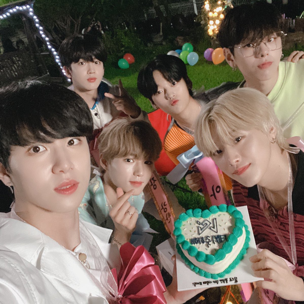 Haru1999220's tweet photo. We'll stay forever forever more💕💕
#1MonthWithWEi
@WEi__Official @WEi__Member
#위아이 #wei
#JANGDAEHYEON #KIMDONGHAN #YOYONGHA #KIMYOHAN #KANGSEOKHWA #KIMJUNSEO
#장대현 #김동한 #유용하 #김요한 #김준서 #강석화 https://t.co/hBYA9FwSXQ