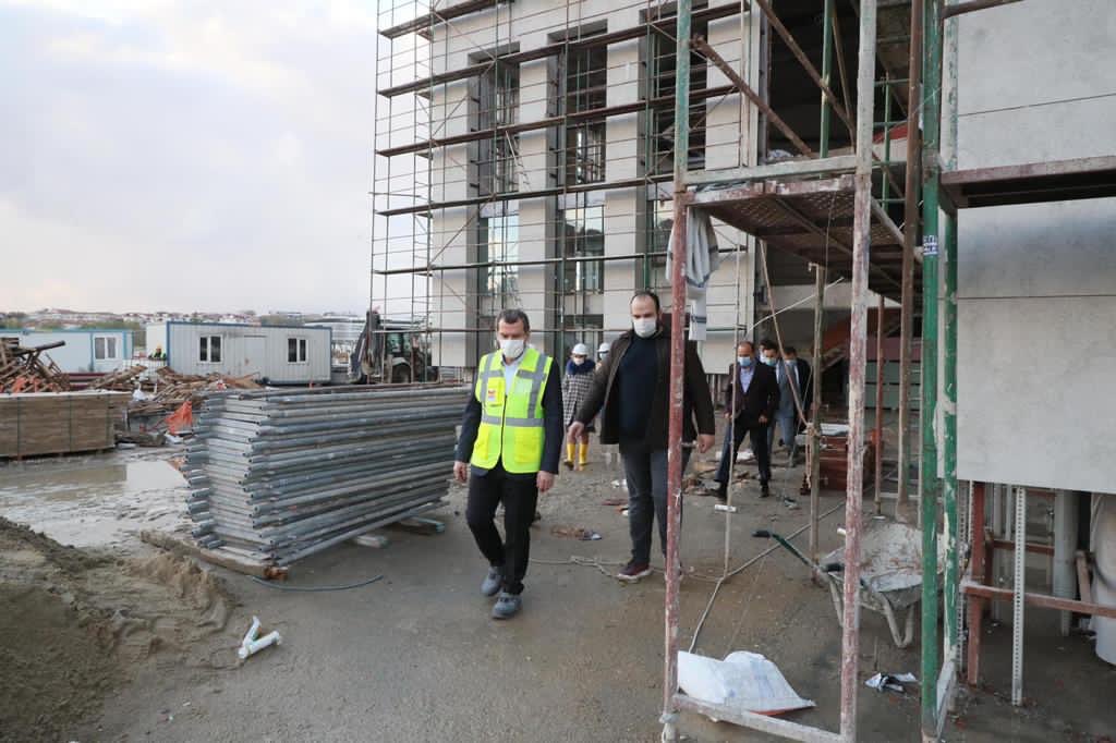 omerrarisoy's tweet photo. Gençler sürekli soruyorlar, #Zeytinburnu Buz Pistimizde son durum bu.

Olabilecek en hızlı şekilde çalışmaya devam ediyoruz. 

Çoğu gitti azı kaldı.👍

#Çarşamba https://t.co/czDNZ8cg2M