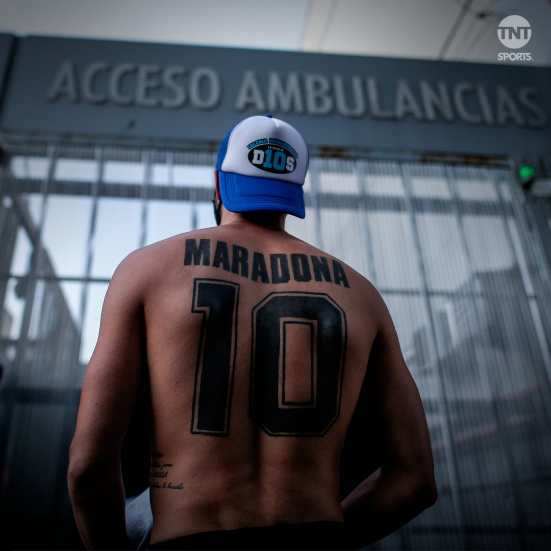 TNTSportsAR's tweet photo. LA LOCURA POR DIEGO ARMANDO MARADONA 🔟🇦🇷💙⚽

#FuerzaDiego https://t.co/mBGqGWVJpa
