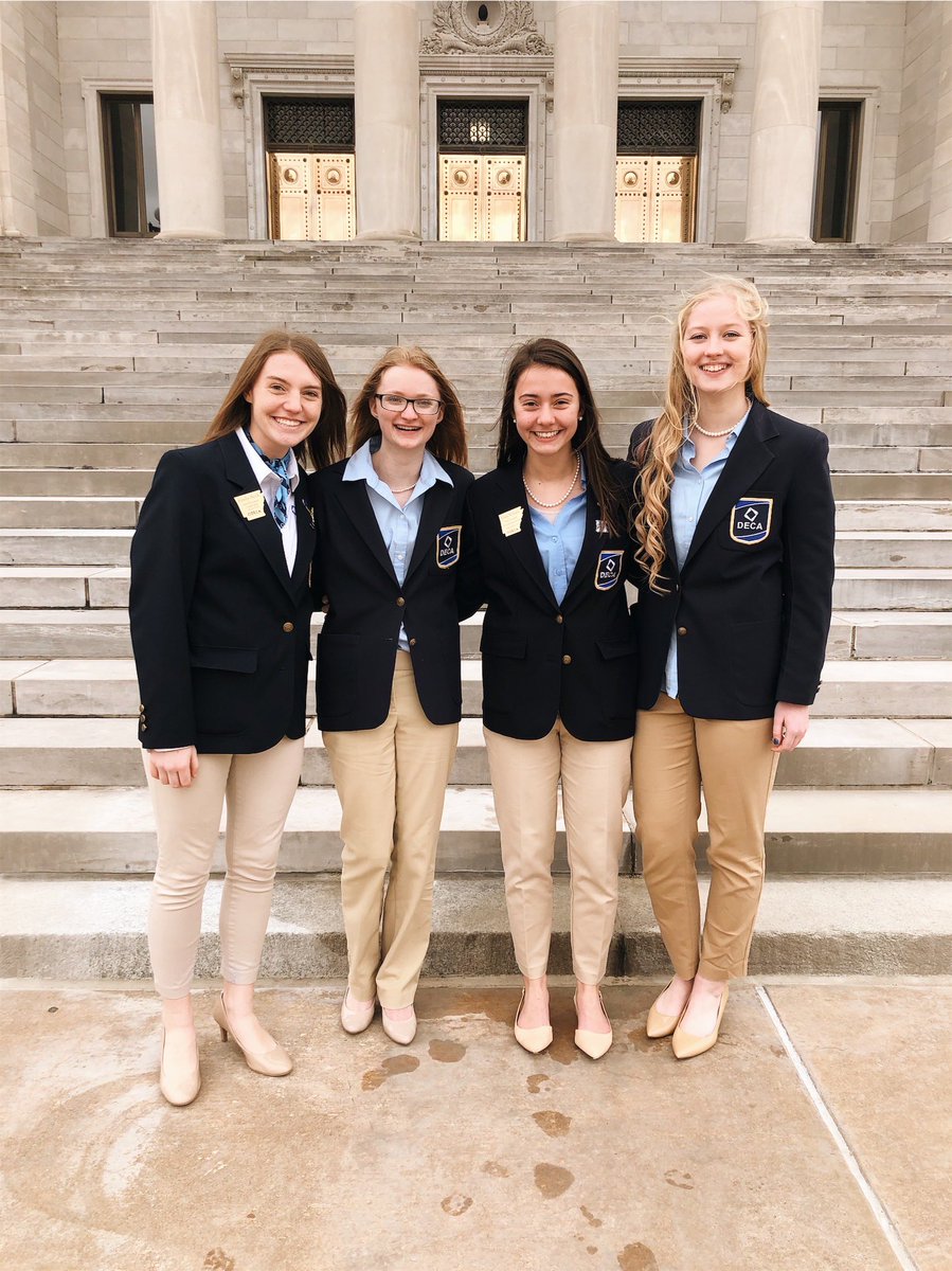 _elissawilliams's tweet photo. i joined #DECA for work experience...little did i know it would give me some of my best friends :) #DECAMonth #weARdeca @AlmaDECA @DECAInc @ArkansasDECA https://t.co/TpOLlGgTIW