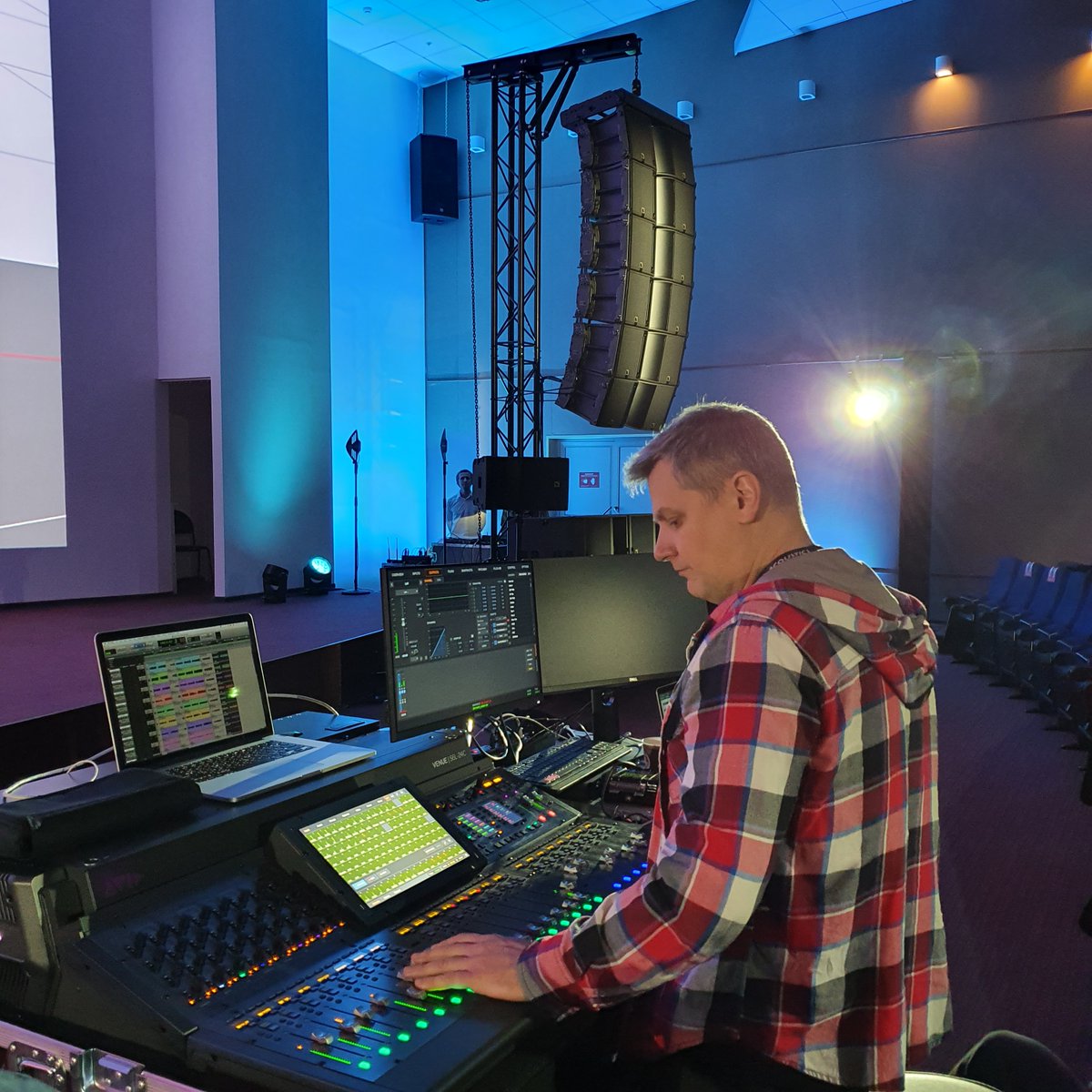 L_ACOUSTICS's tweet photo. #Sonoruss presented the new #K3 in Moscow during Integrated Systems Russia Show last week. Visitors experienced the new compact, full-range loudspeaker and got a demo from live sound engineers A. Perfiliev (#Yolka) and D. Kulikov (#Chaif and #Godfather)🔊 https://t.co/Moz7gQg5xv