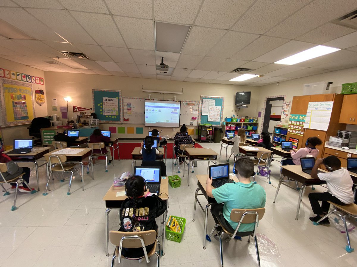 MsHediger's tweet photo. 3rd grade is loving using @lexiacore5 to practice skills we already know and learn new strategies for skills we have not yet mastered! https://t.co/jbxVaEf2s3