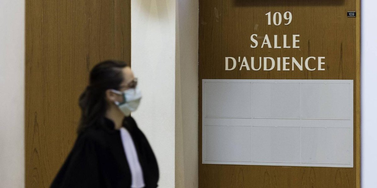 leJDD's tweet photo. TRIBUNE. 200 avocats et juristes appellent "au déconfinement et à défendre la vie sous tous ses aspects" https://t.co/oWB2v9wZOD https://t.co/ULOhTzqntc