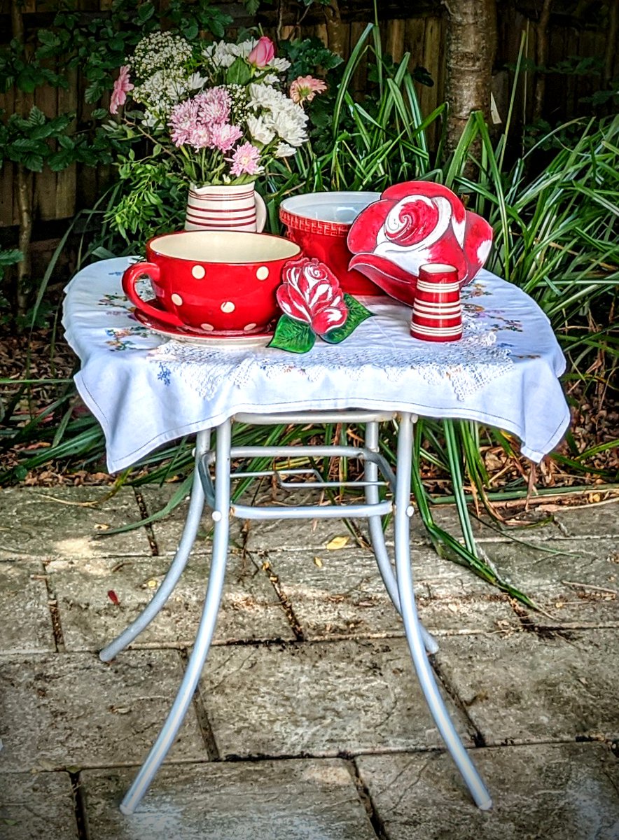 Tripl3Art's tweet photo. Just a couple of 'set' images from the beautiful private garden &amp; #themedphotoshoot I was lucky to be a small part of back in September.
#AliceInWonderland 
With @shutter_hut at the helm, taking some amazing photos 🤩 https://t.co/uXiQMDiQQV