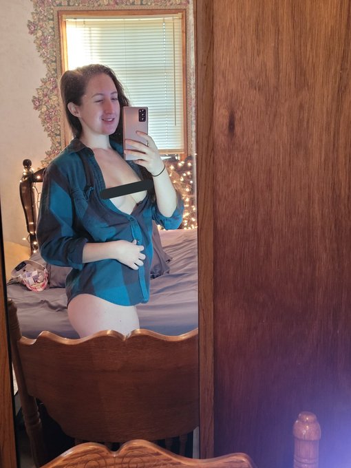 Good morning darlings!! Check my bio for my OF pages #MFC #camgirl #cammodel #onlyfans https://t.co/