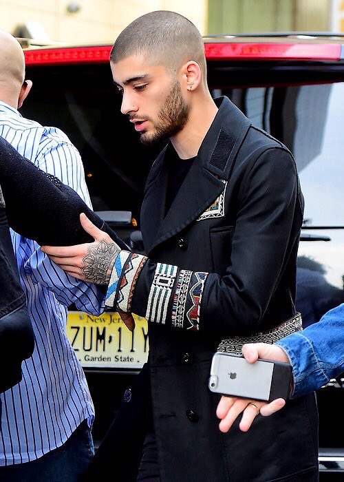 zayn holding on to griff 