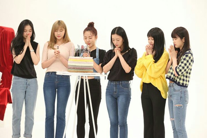 Anj_Multifandom's tweet photo. Apink fans want a second comeback this year.
WHAT WE WANT IS ANOTHER COMEBACK OF APINK SO PLEASE @PlayM_Official BE FAIR!! VICTON HAVE 3 COMEBACKS FOR THIS YEAR WEEEKLY HAVE 2 AND FOR 1 APINK? PLEASE PLAY_M TREAT YOUR TALENT FAIRLY!!
#Apink_breadwinner https://t.co/Nq2KQEbV8X