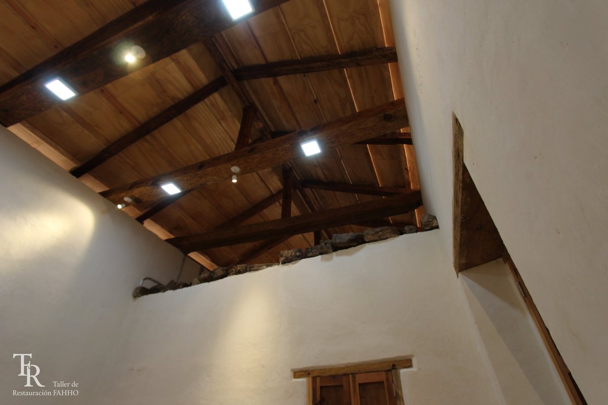 t_restauracion's tweet photo. ¡Aquí aun amplió resumen fotográfico de la restauración de la casa cural! 🙌
Financiamiento: @FundacionAHHO, programa #FOREMOBA de la @cultura_mx y la comunidad de #SantiagoYosondúa. https://t.co/mgqrJxomAQ