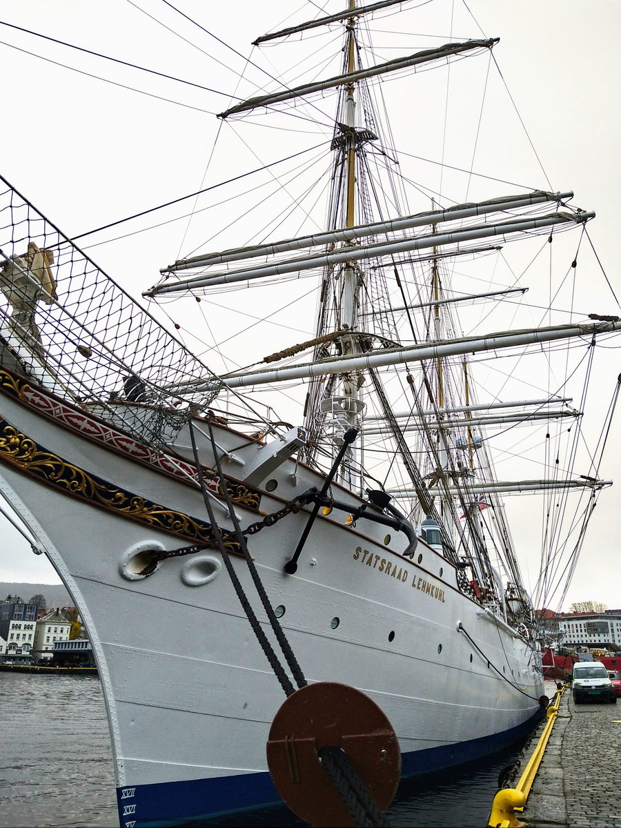 På befaring ombord #Staatsraad Lehmkuhl for å visualisere hvordan det blir å ta med meg 90 studenter for fire måneder på seiling over Stillehavet. Bærekraftskurset #SDG200 <a href="/uib/">Universitetet i Bergen</a> blir en livsendrende opplevelse for de heldige som blir med! <a href="/UNOceanDecade/">UN Ocean Decade</a>  uib.no/oneocean/14001…