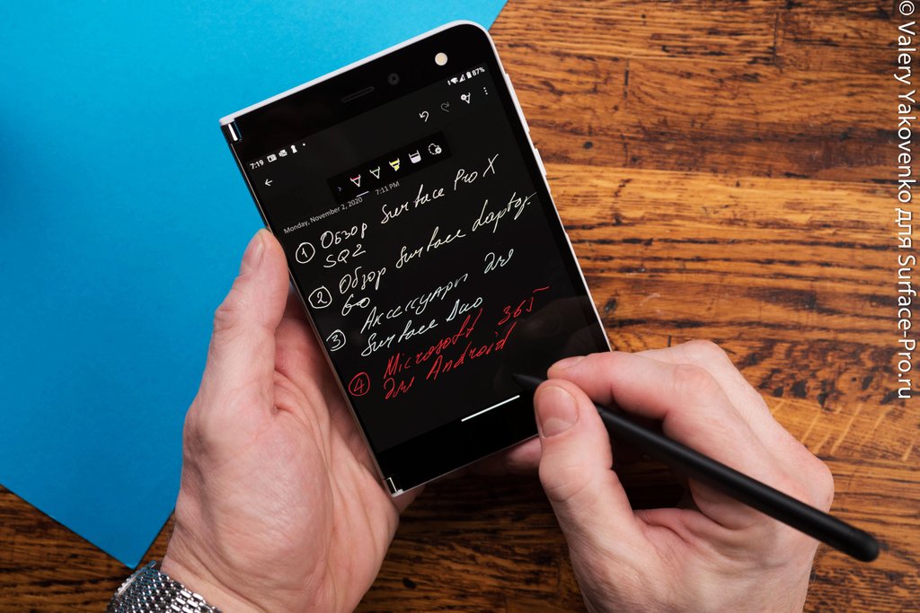 SurfaceRus's tweet photo. Одно из преимуществ Surface Duo — его удобно держать и использовать как блокнот для записей, всевозможных заметок или даже набросков. Пальцем все это делать не получится, а вот со стилусом Surface — вполне. #Microsoft #SurfaceDuo #Surface #SlimPen https://t.co/pO0B7DlV2v
