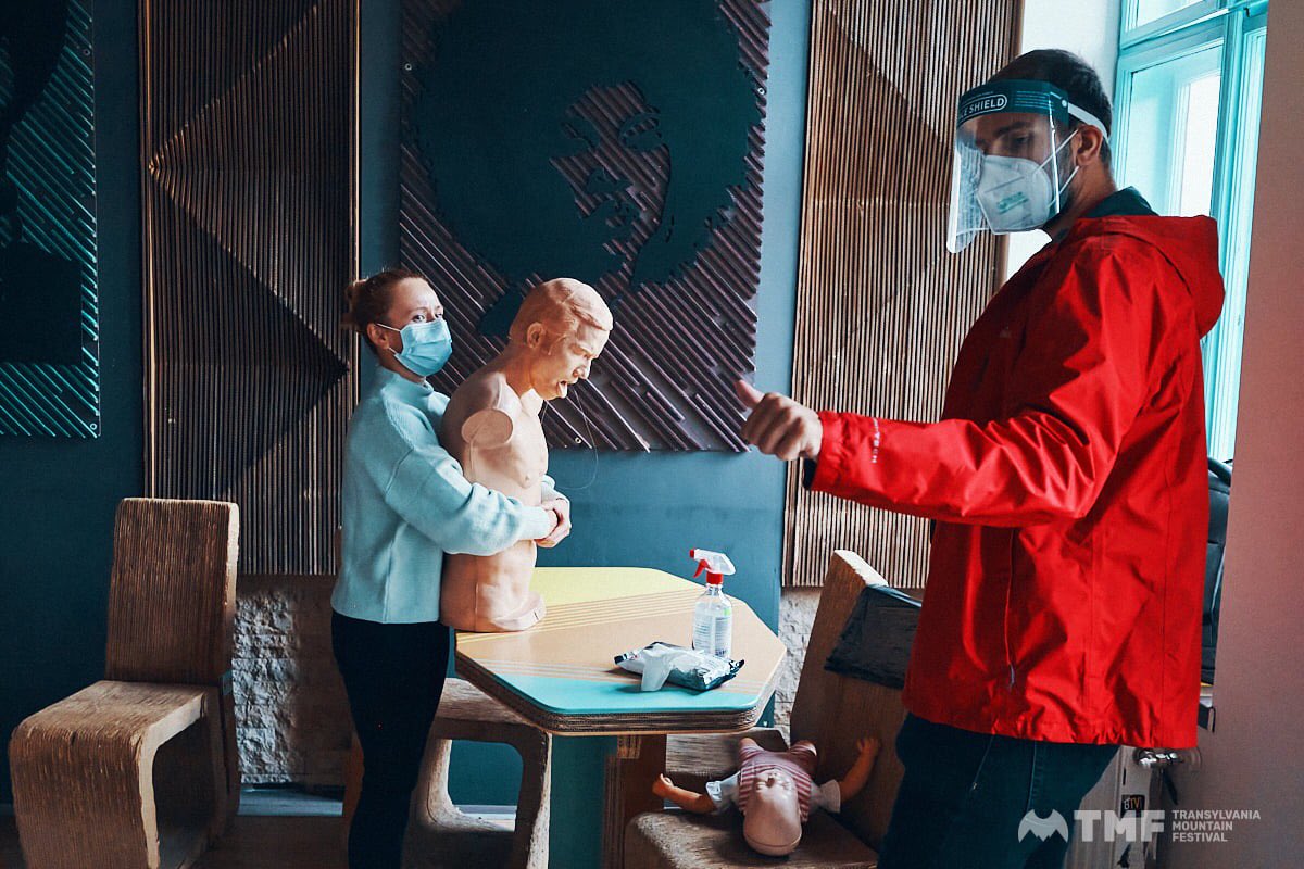 TMFmountainfest's tweet photo. Safety in times of Covid-19! An online and offline workshop led by 
our partner Smurd Cluj! We covered basic first aid, adult cardio-pulmonary resuscitation, airway clearance techniques &amp; many more! 
📸 Gabriel Rosca.

#TransylvaniaMountainFestival #Safety #VerticalStories https://t.co/M0OPGbZ4qq